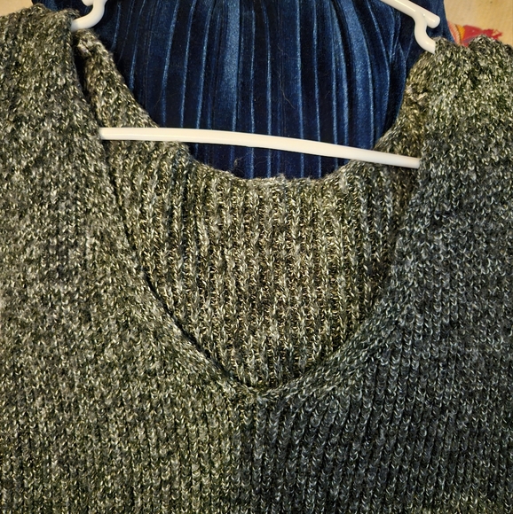 Tank style top - Picture 2 of 2